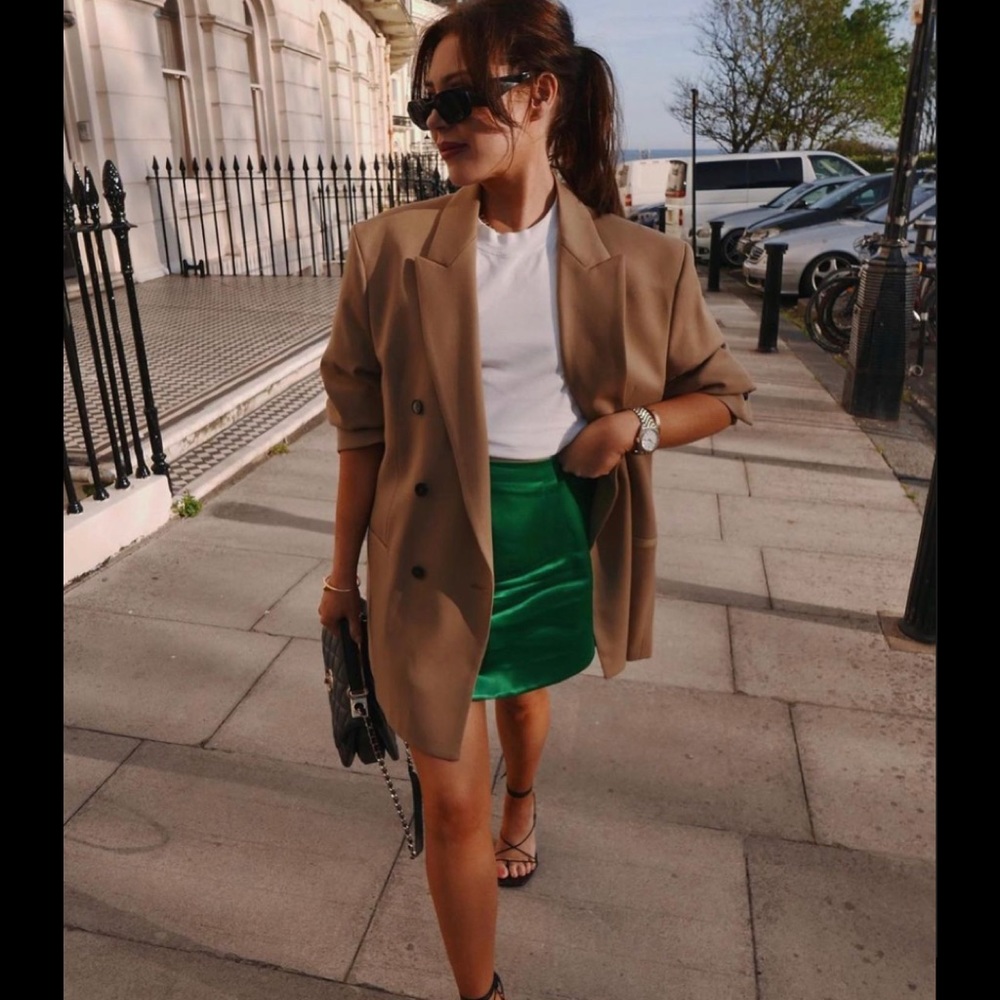 ZARA SATIN EFFECT MINI SKIRT. 9479/081